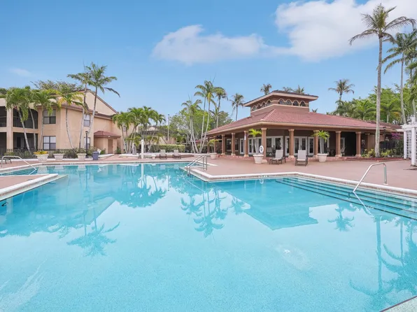 Oasis Naples Apartments