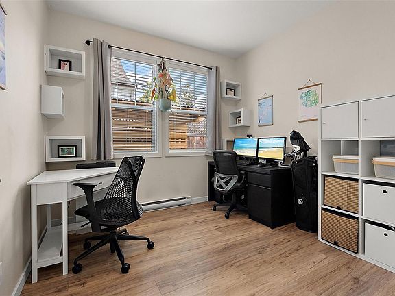 4th image of 1113 Lyall St