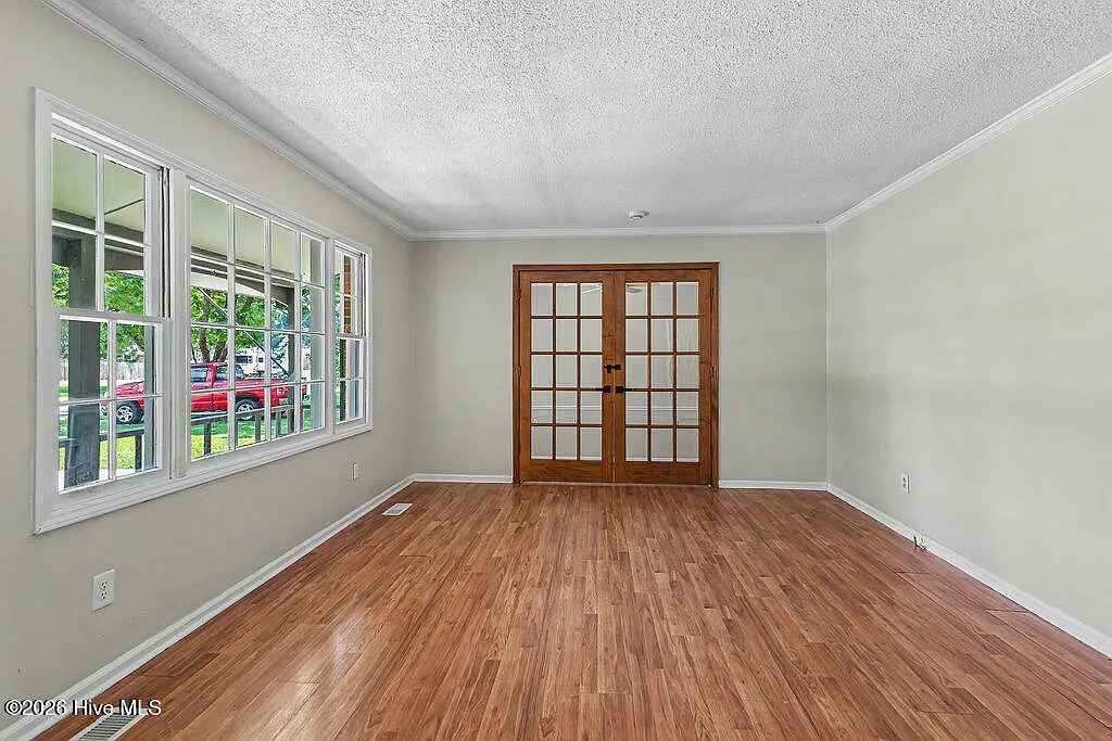 3 bed, 2.0 bath, 1527 sqft, $1,700 — Photo 4