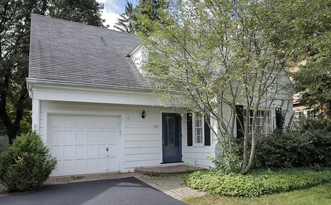 620 Wayland Ave photo 1