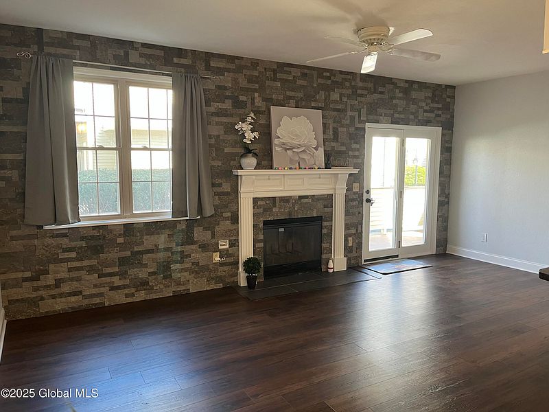 4th image of 115 Monmouth Way
