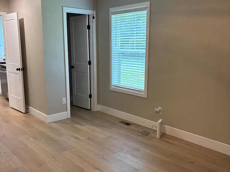 1116 W Broadmoor St — Photo 7