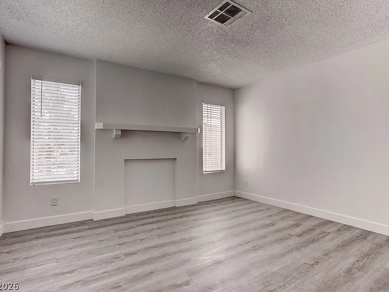 921 Snug Harbor St #D — Photo 2