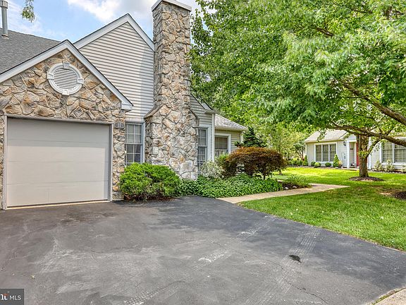 2nd image of 37 Gaylord Ct