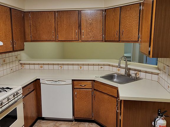 2nd image of 37 Homestead Ln