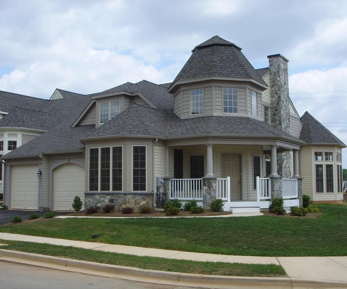 3 bed, 2.5 bath, 3566 sqft, $3,300 — Photo 1