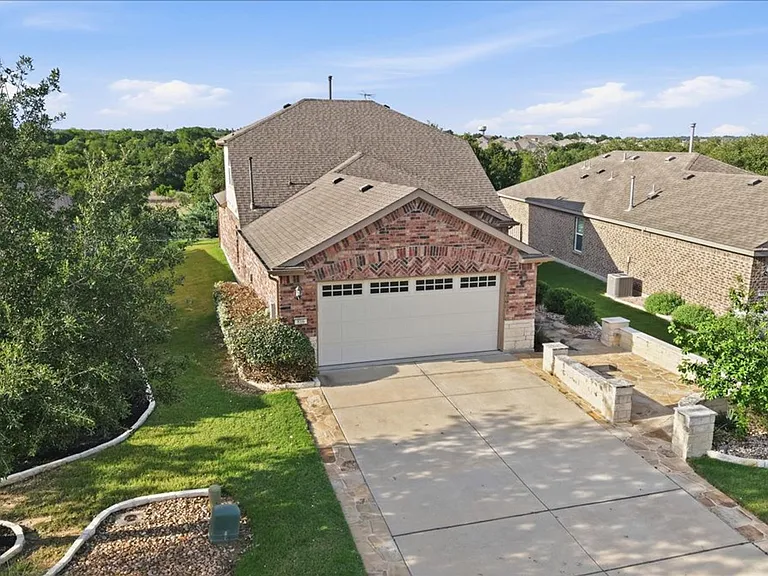 816 Hamilton Ln — Photo 4