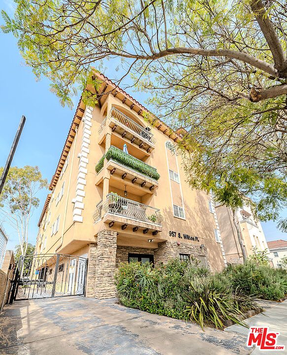 1st image of 957 S Wilton Pl APT 1