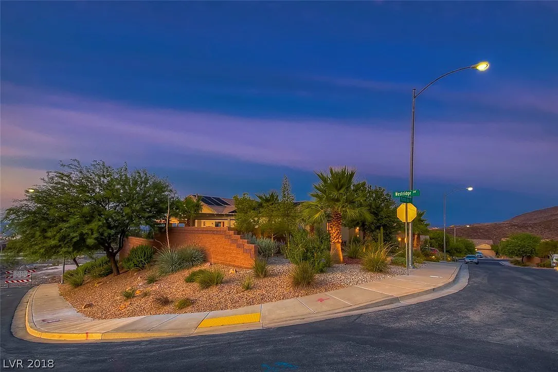 4 bed, 2835 sqft, $4,200 — Photo 4
