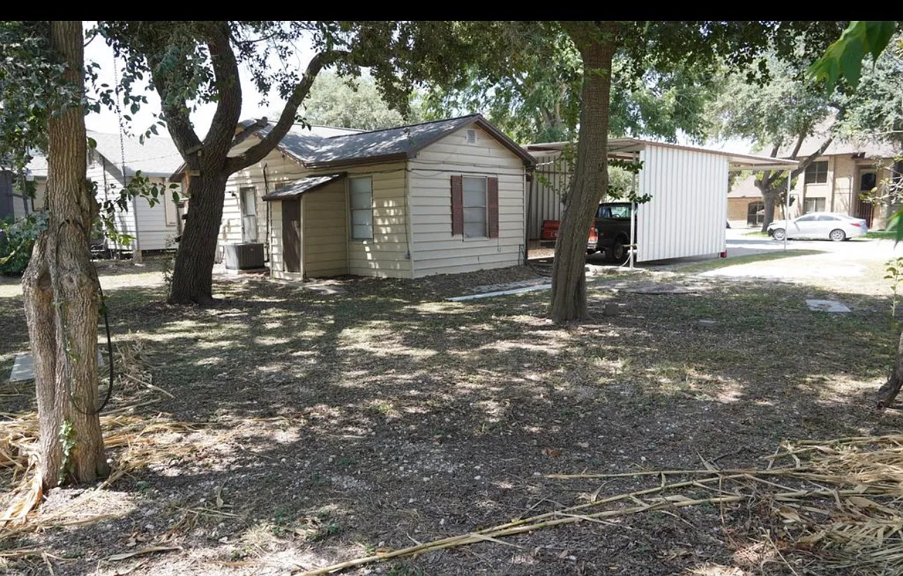 211 Stewart St — Photo 4