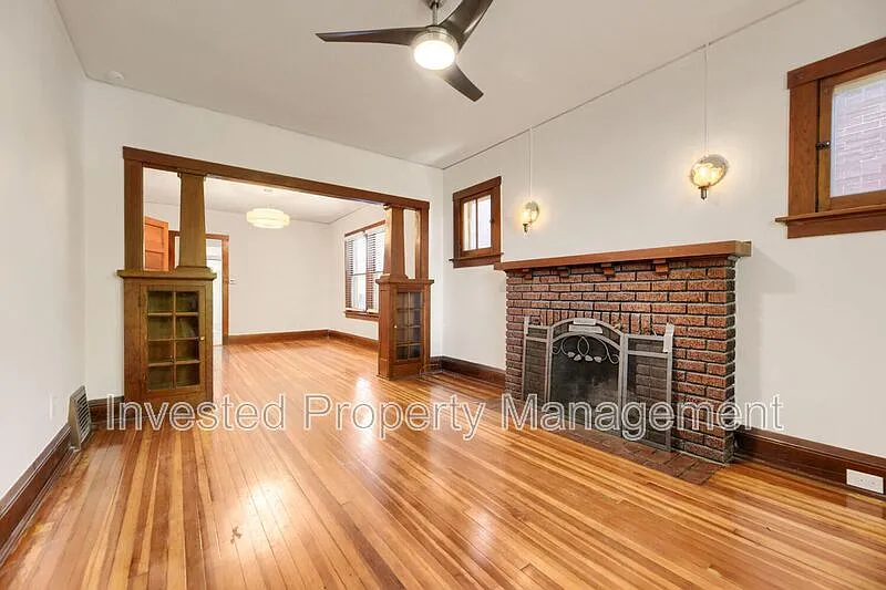 2 bed, 1.0 bath, 1300 sqft, $2,500 — Photo 4