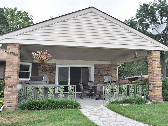 2nd image of 1606 Brookwood Dr