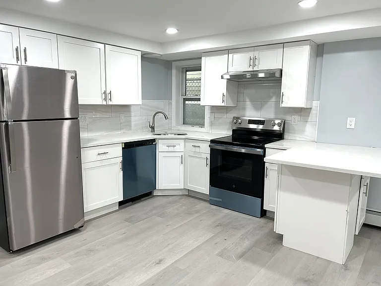 40 Plymouth St #3 — Photo 4