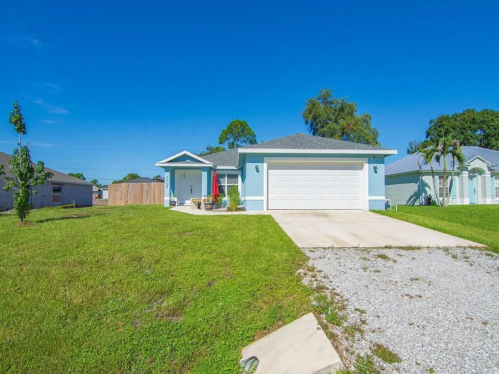 3 bed, 2.0 bath, 1954 sqft, $2,800 — Photo 2