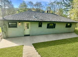 216 Magill Rd, Zelienople, PA 16063