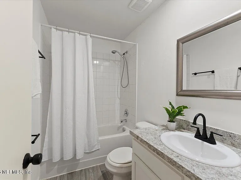 8140 Sutton Pl E — Photo 11