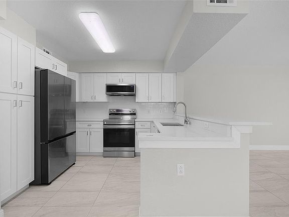 5th image of 13929 FAIRWAY ISLAND DRIVE #818