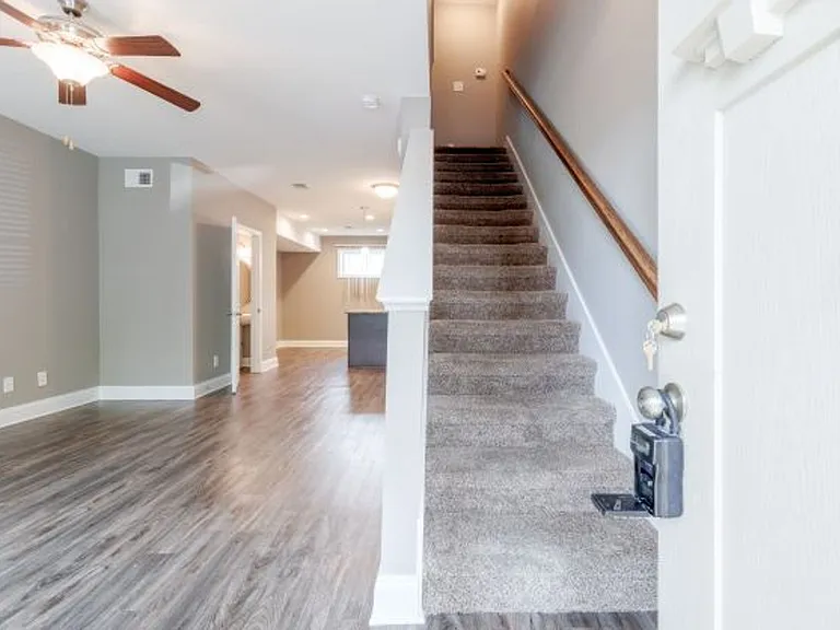116 Hickory Grove — Photo 3