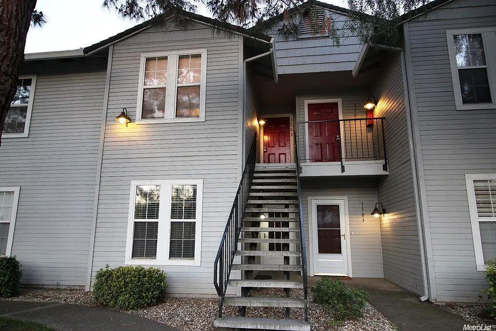 3 bed, 1340 sqft, $2,295 — Photo 3