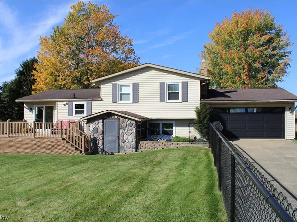 18575 Harrison Rd SW, Navarre, OH 44662