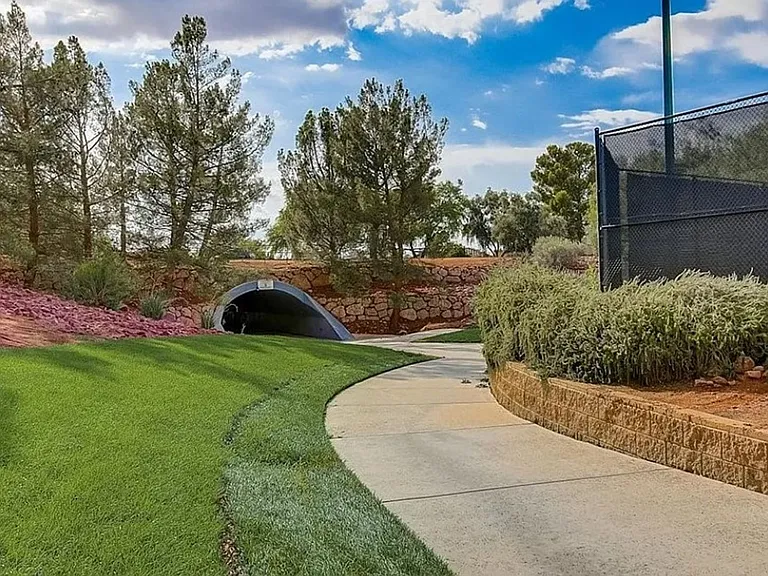 3055 Sunrise Heights Dr — Photo 2