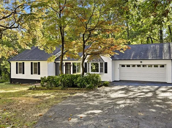 906 Sommerdale Cir, Rural Hall, NC 27045