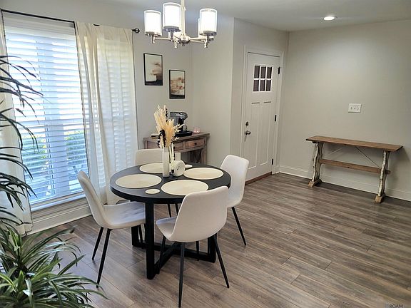 3rd image of 23685 Sweetbriar Ct