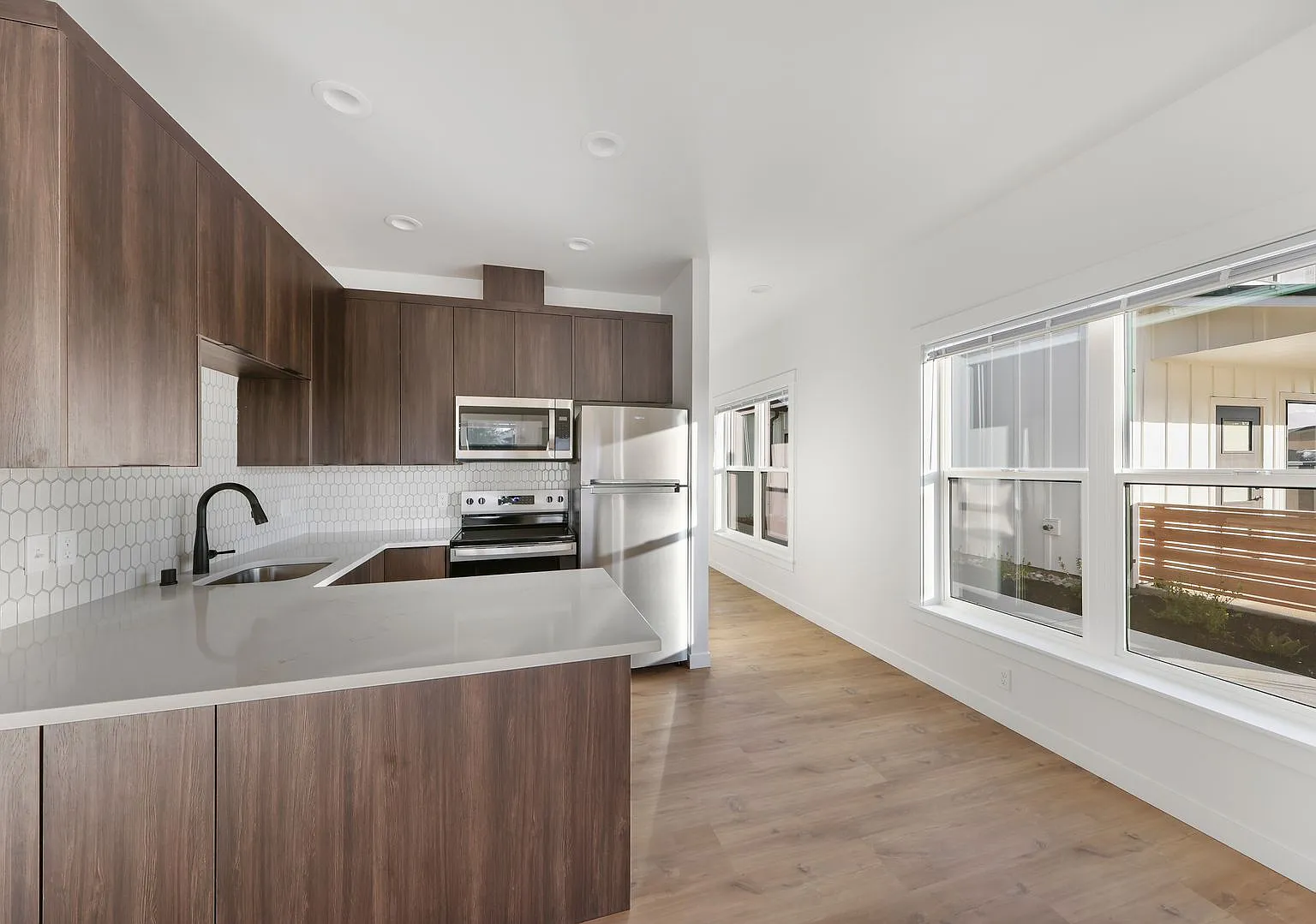 3 Bed 2 Bath - A/C Mini-split - Fabulous Floor Plan - Garage — Photo 4