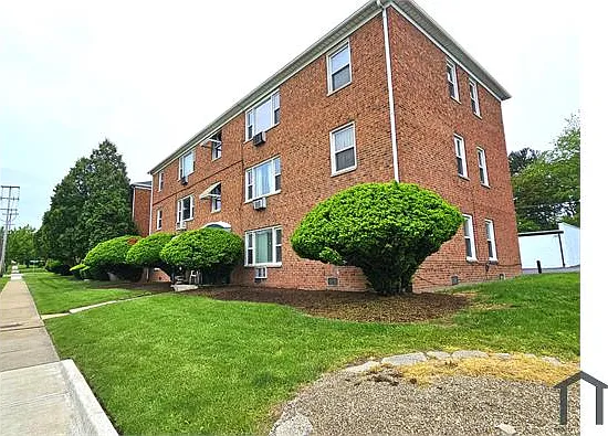 2 bed, $1,200 — Photo 2