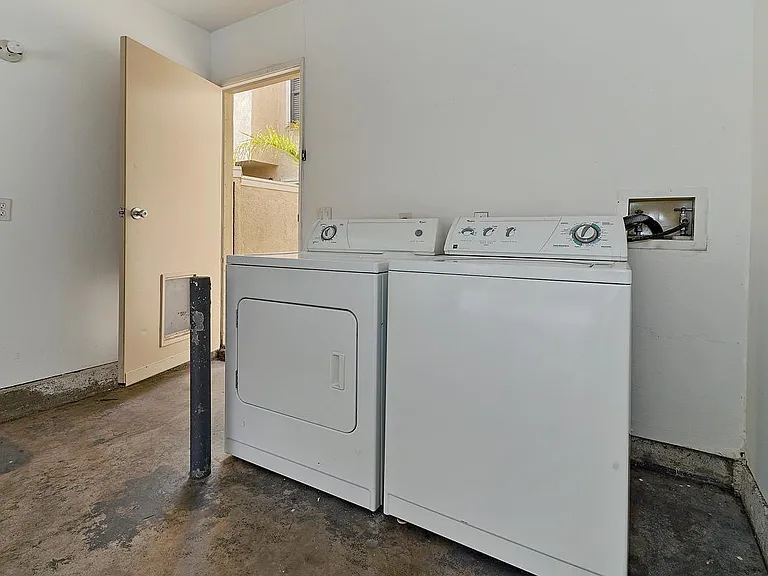 Sycamore Canyon Apartments — Photo 43