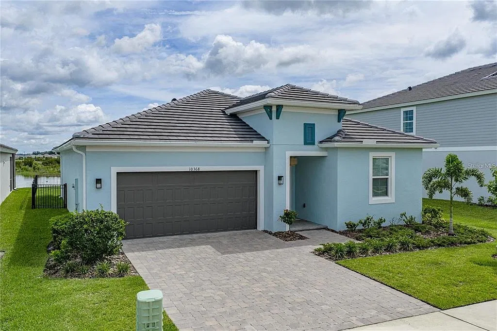 3 bed, 2.0 bath, 1701 sqft, $2,400 — Photo 2