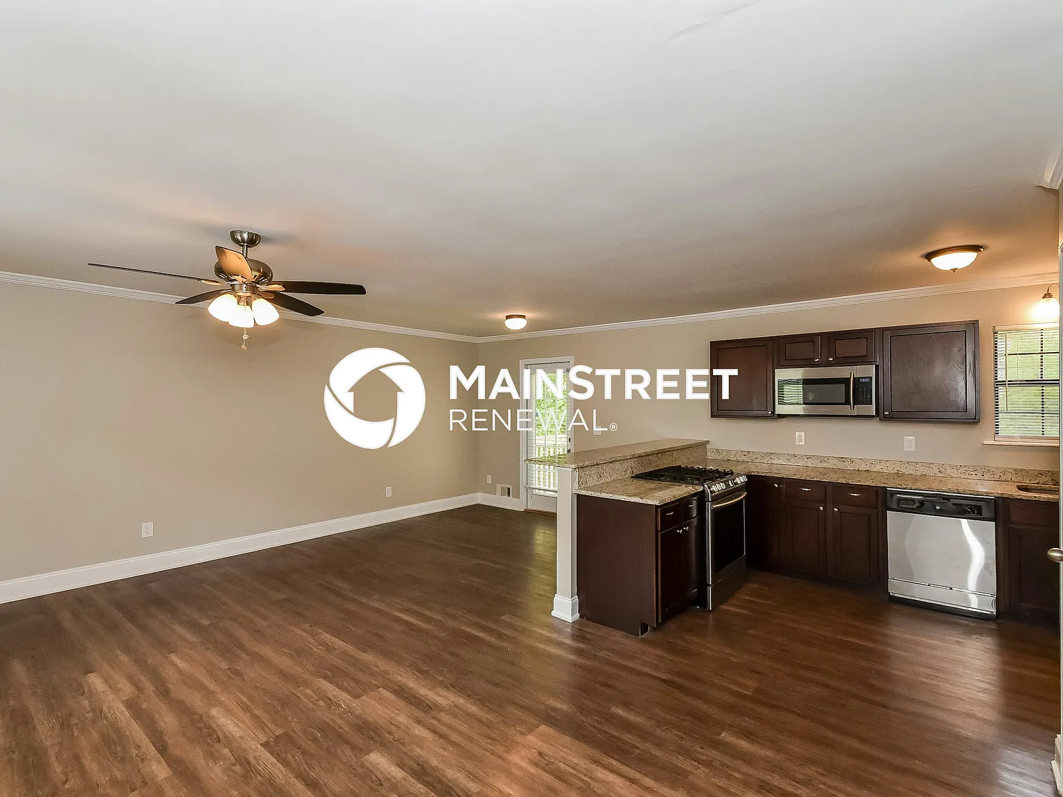 308 Westwood Ct — Photo 2