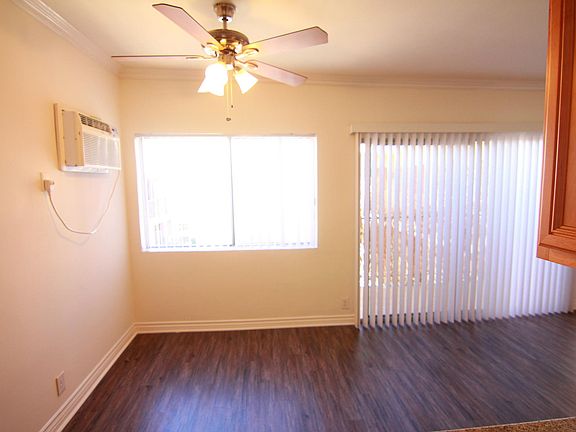 4th image of 1114 N Clark St #13A