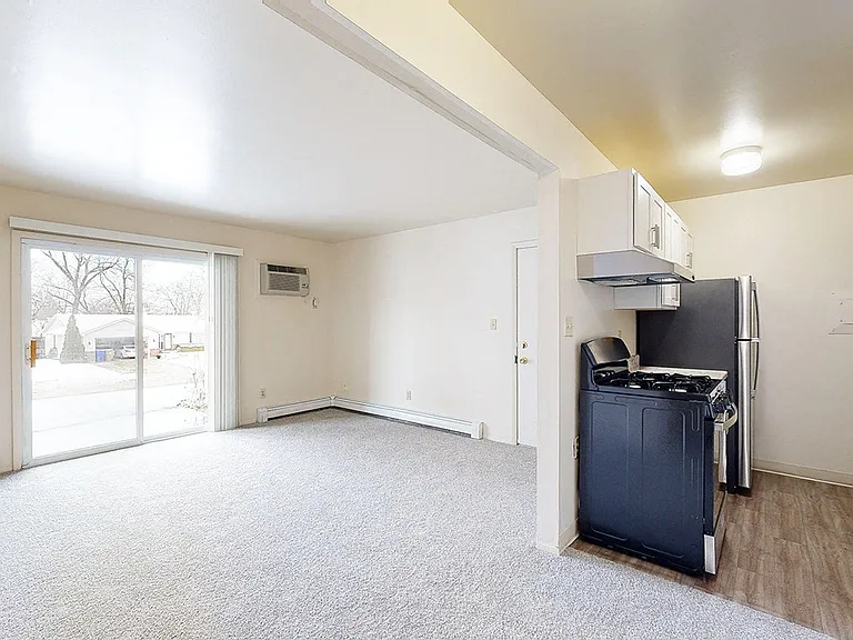 Wood Creek Apartments — Photo 4