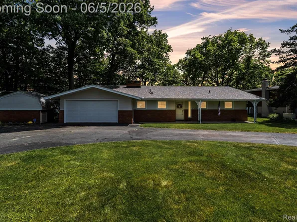 47435 N Shore Dr, Van Buren Township, MI 48111