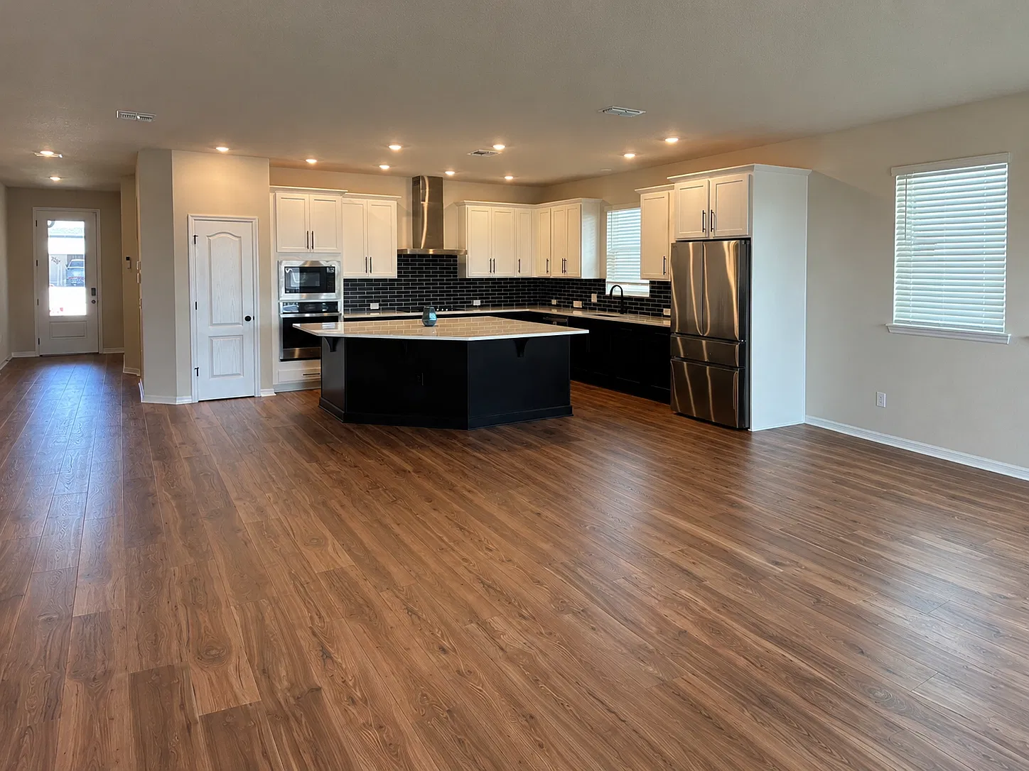 4 bed, 2042 sqft, $3,400 — Photo 3