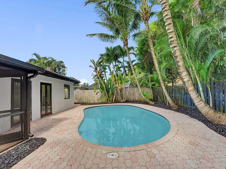 1250 SW 4th St — Photo 54