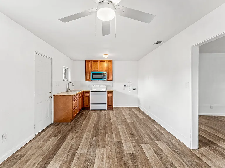 405 Dummitt Ave — Photo 13