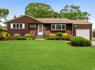 272 Wurz St, Brentwood, NY 11717