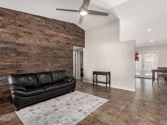 4th image of 301 E ORAIBI Drive