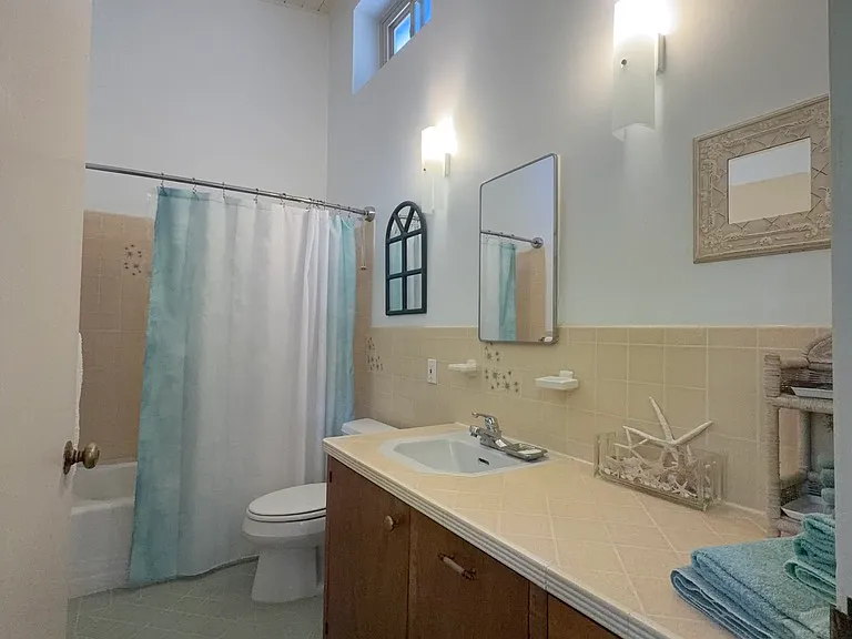 350 Chapman Dr — Photo 8
