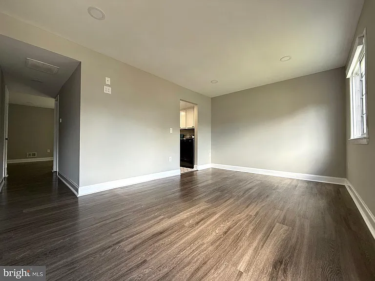 2819 Banks Ct — Photo 3