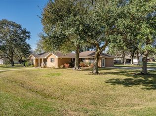 105 Alice St, Anahuac, TX 77514