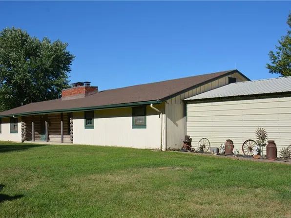 32579 Osawatomie Rd, Paola, KS 66071