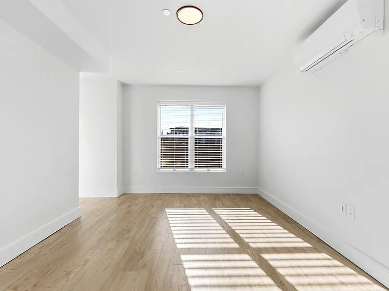 255 Maverick St #403 — Photo 12