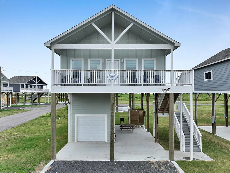 1049 Sunset Cir W — Photo 2