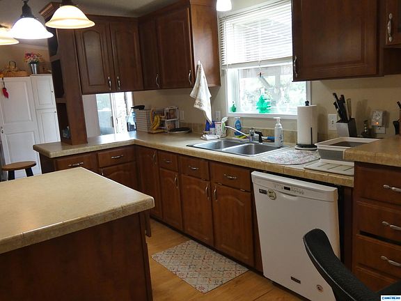 2nd image of 3220 N Mann Dr