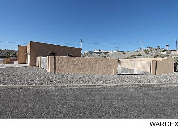 3rd image of 3051 Douglas Dr