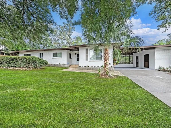 215 Druid Hills Rd, Temple Terrace, FL 33617