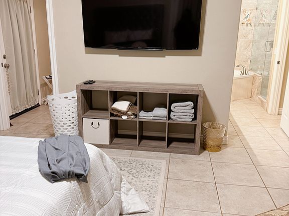 4th image of 4295 N Glen Rd